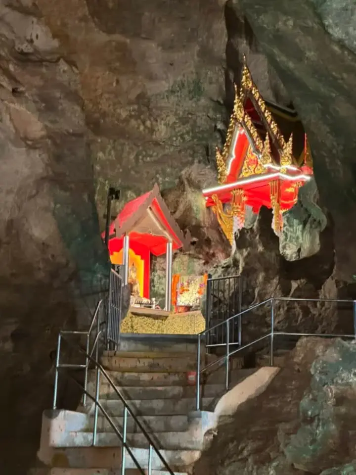 Suvankuha-Höhlentempel · ein Stopp auf der Tour